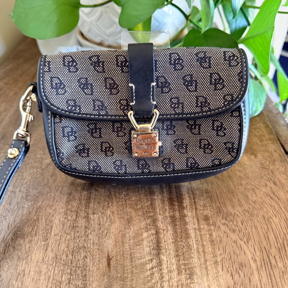 Dooney & Bourke Signature DB Wristlet Black Jacquard Y2K Logo Lock Clutch Preppy